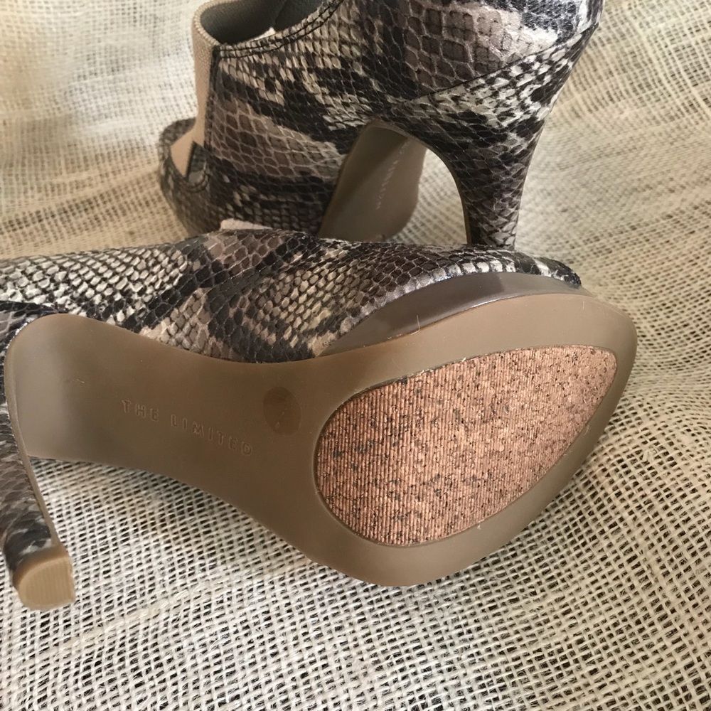 Embossed Sandal - Picture 6 of 7